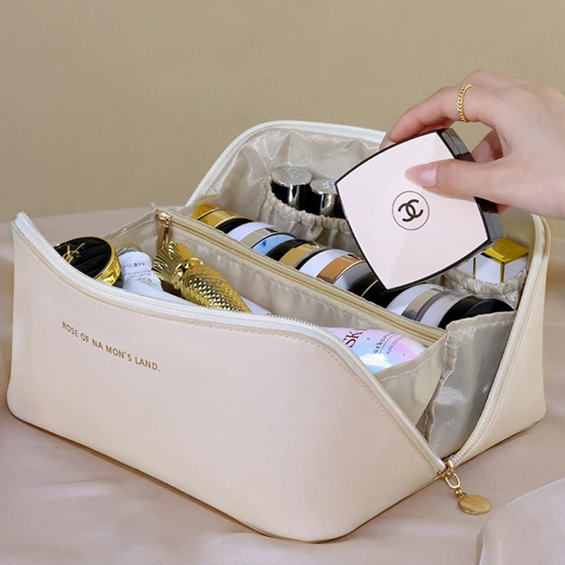 Trousse à Maquillage Nuage en Cuir – Luxe, Espace et Élégance au Quotidien